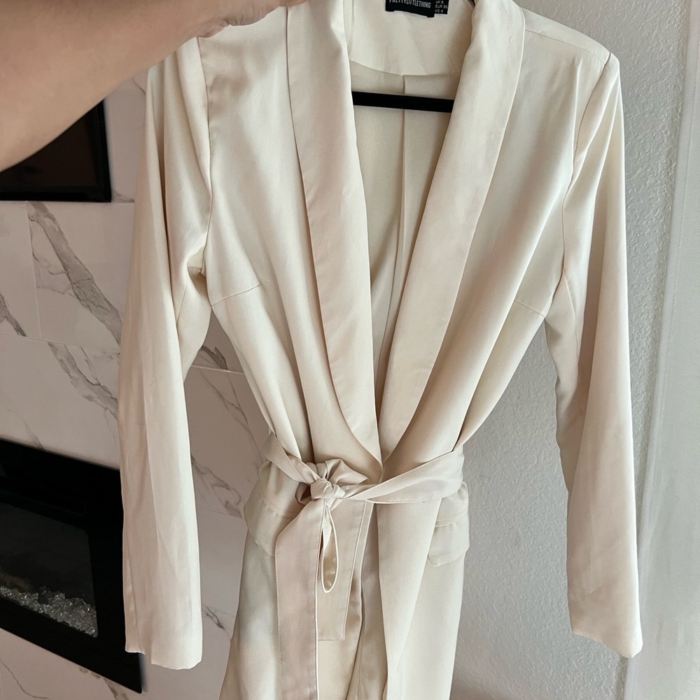 PrettyLittleThing belt tie blazer in off-white